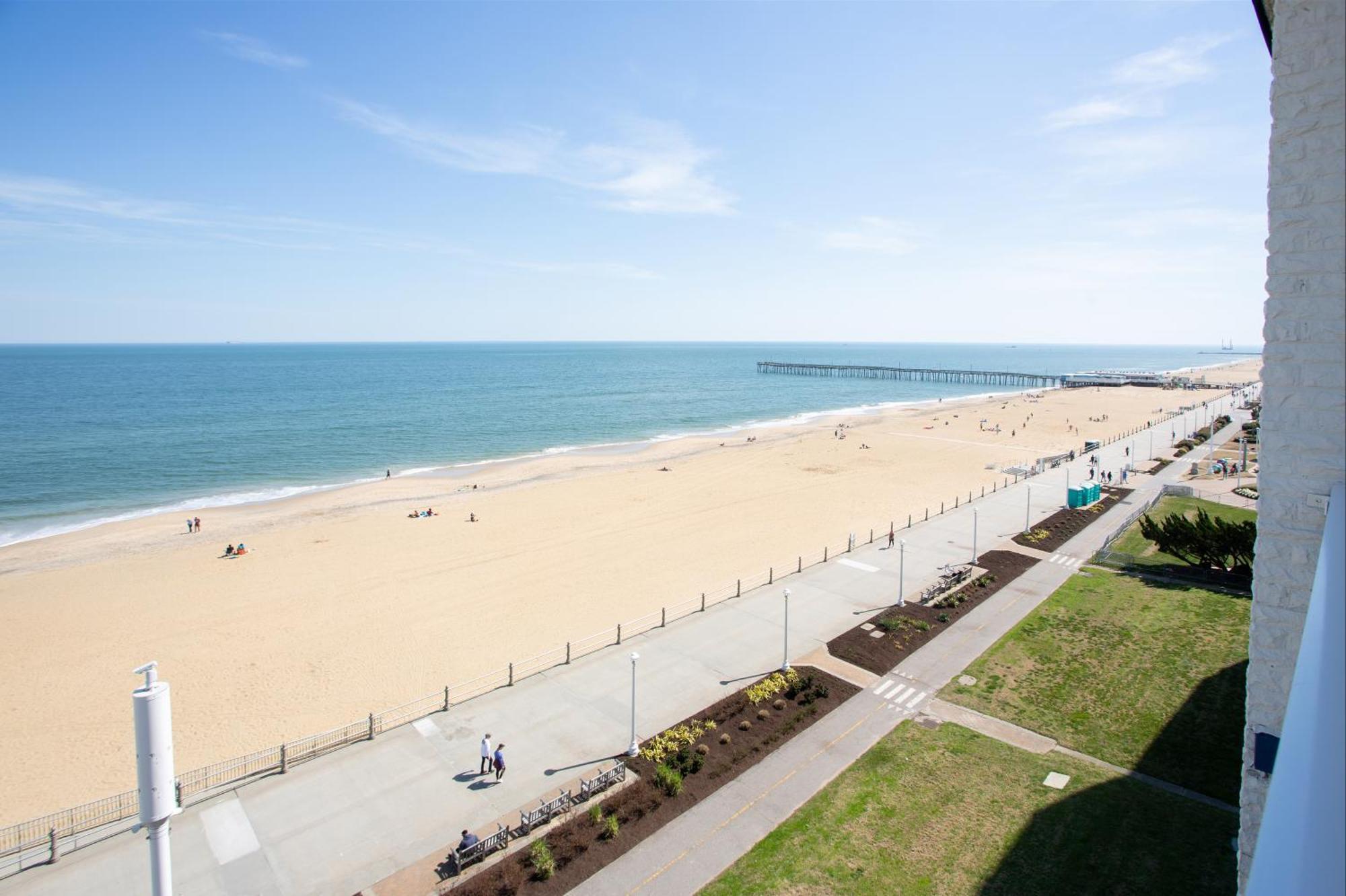 Aqua Vista Resort Hotel Virginia Beach Exterior photo