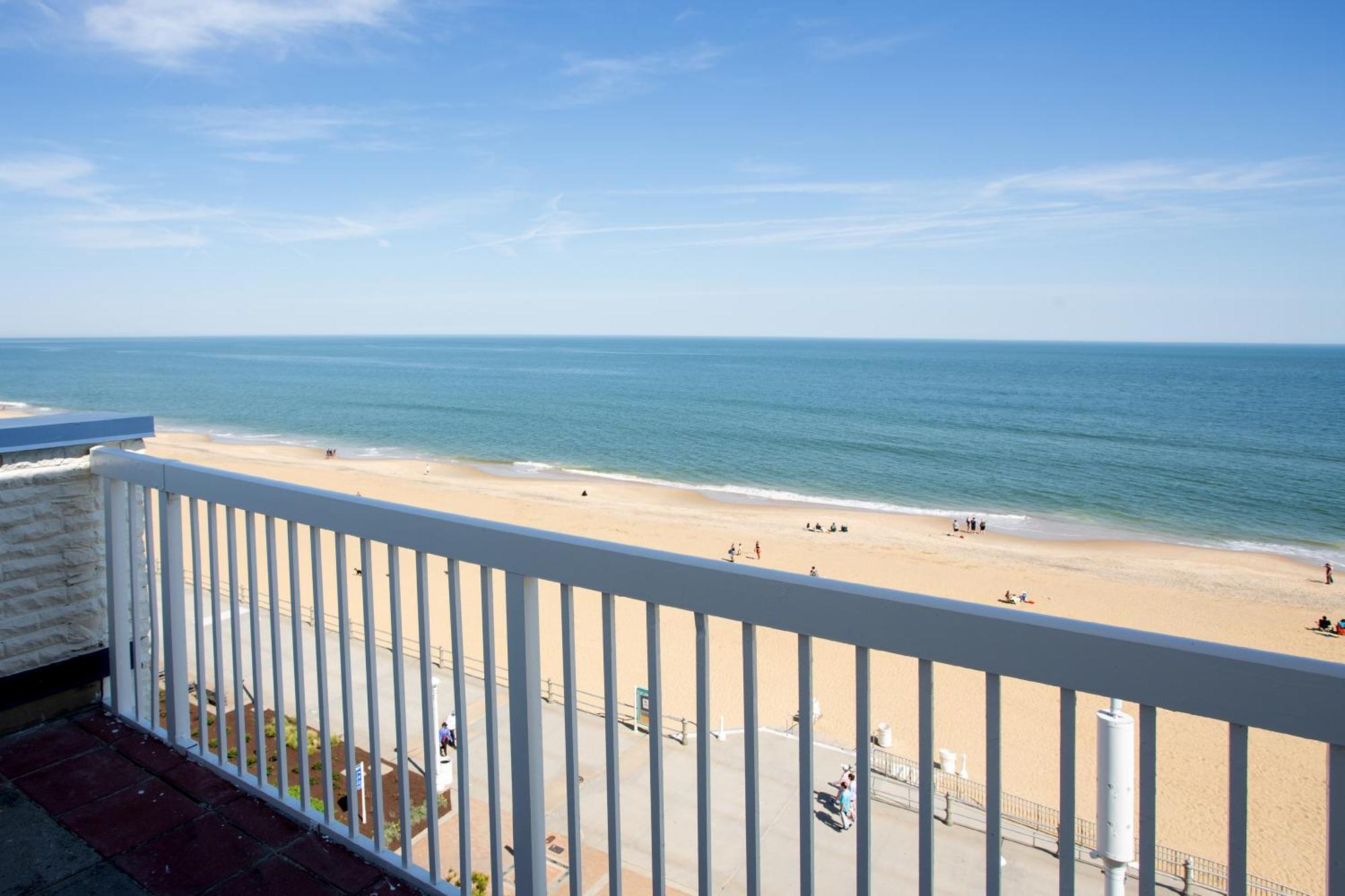 Aqua Vista Resort Hotel Virginia Beach Exterior photo