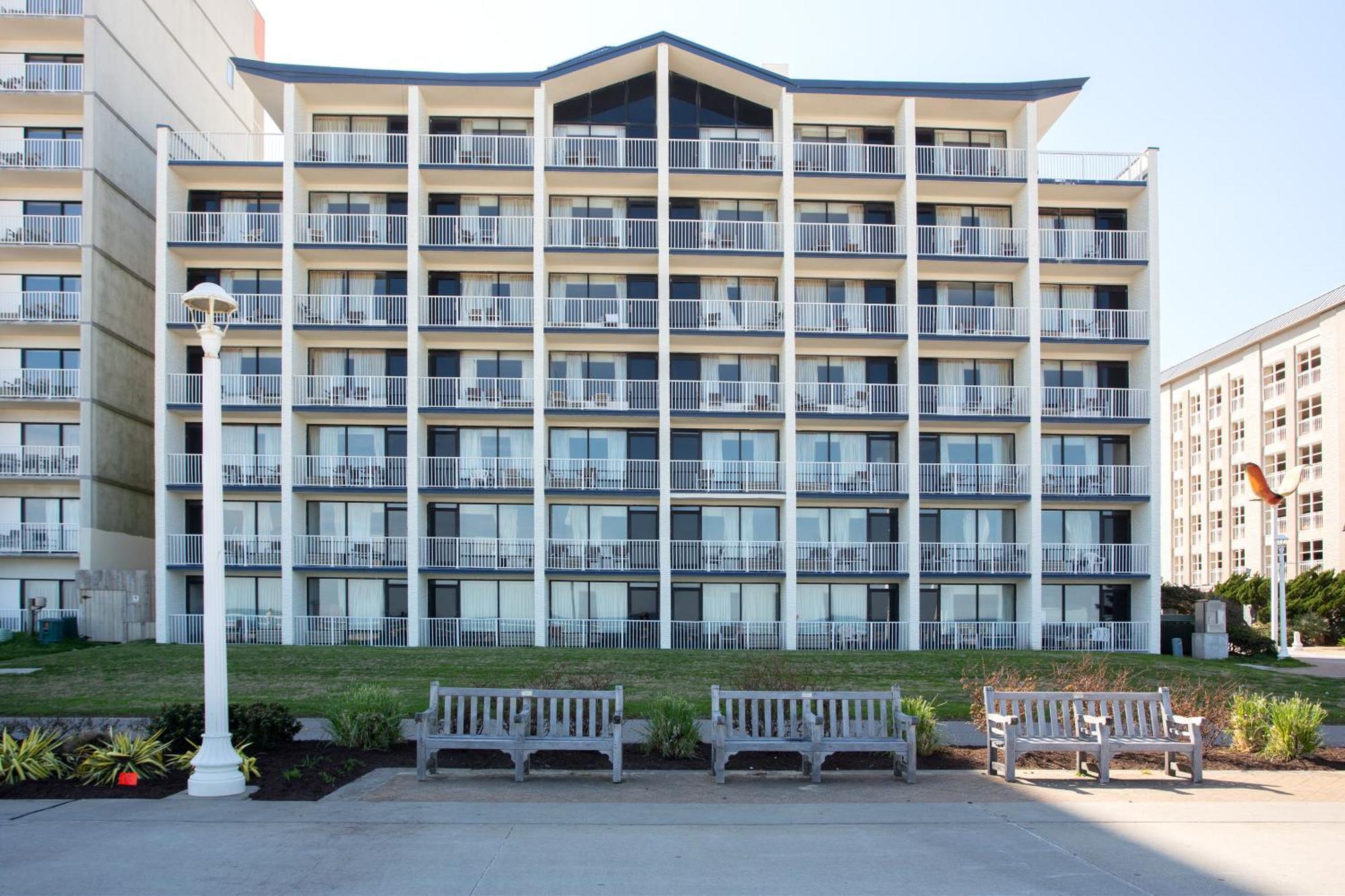 Aqua Vista Resort Hotel Virginia Beach Exterior photo