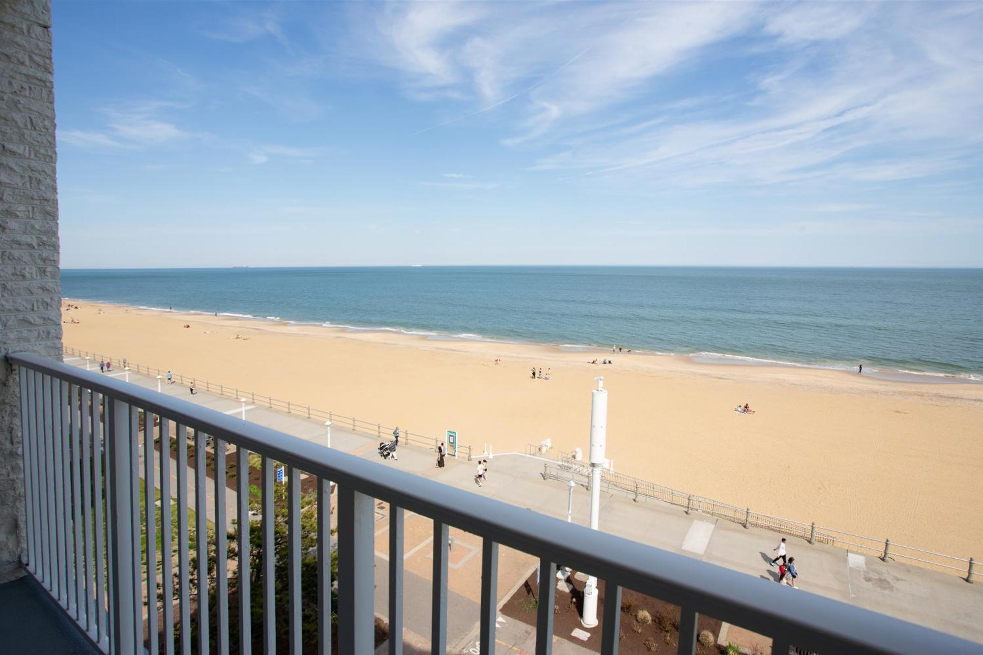 Aqua Vista Resort Hotel Virginia Beach Exterior photo