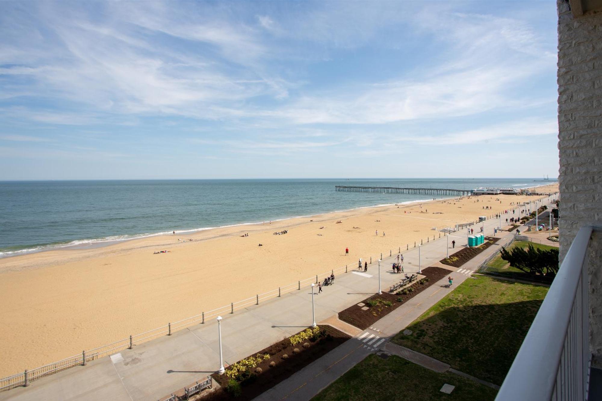 Aqua Vista Resort Hotel Virginia Beach Exterior photo