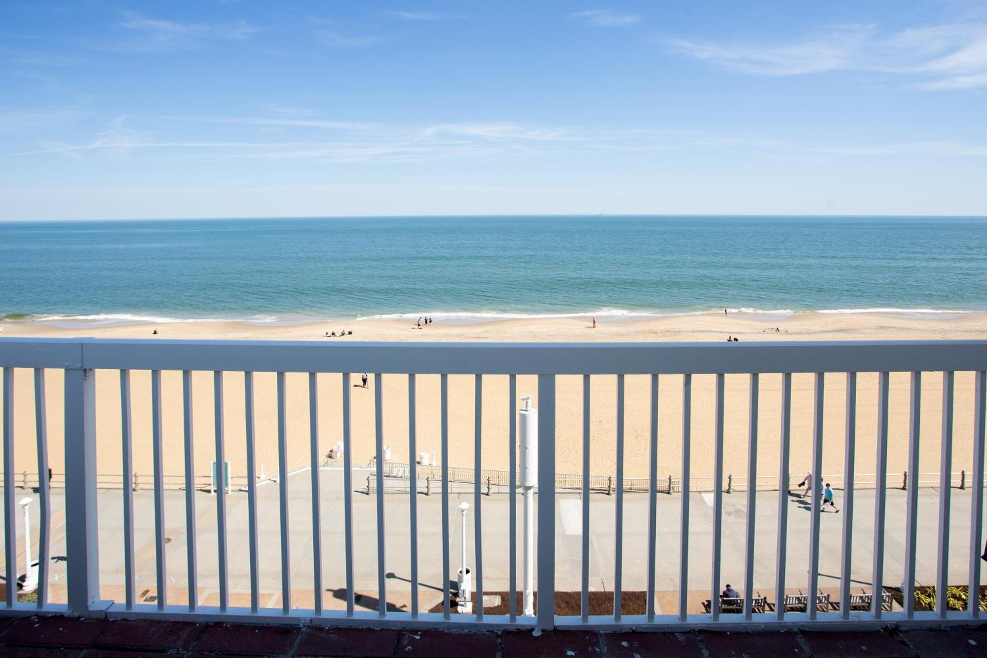 Aqua Vista Resort Hotel Virginia Beach Exterior photo